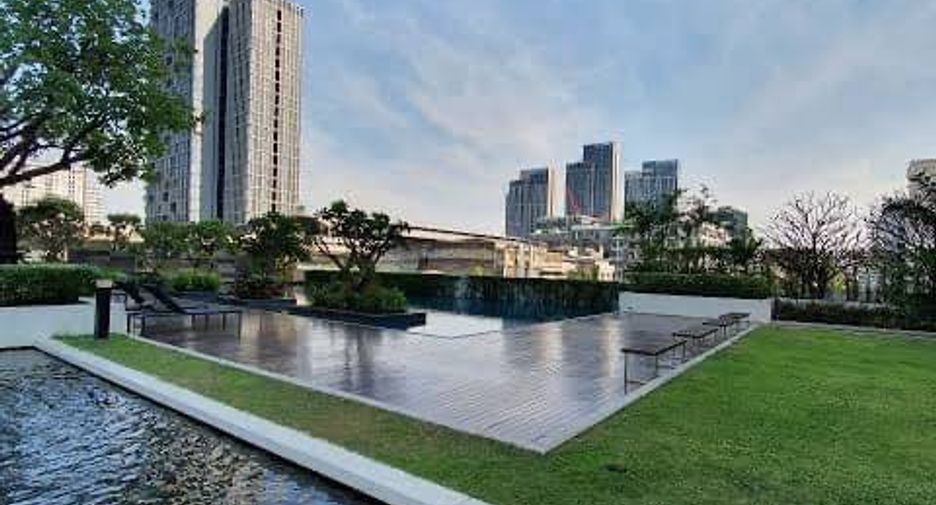 À vendre 2 chambres condo à Phra Khanong, Bangkok