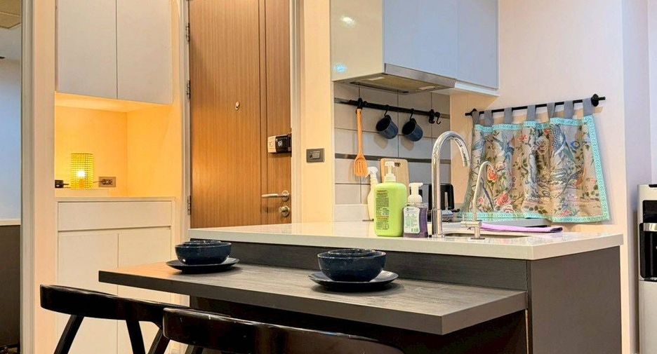 For sale 1 bed condo in Khlong Toei, Bangkok