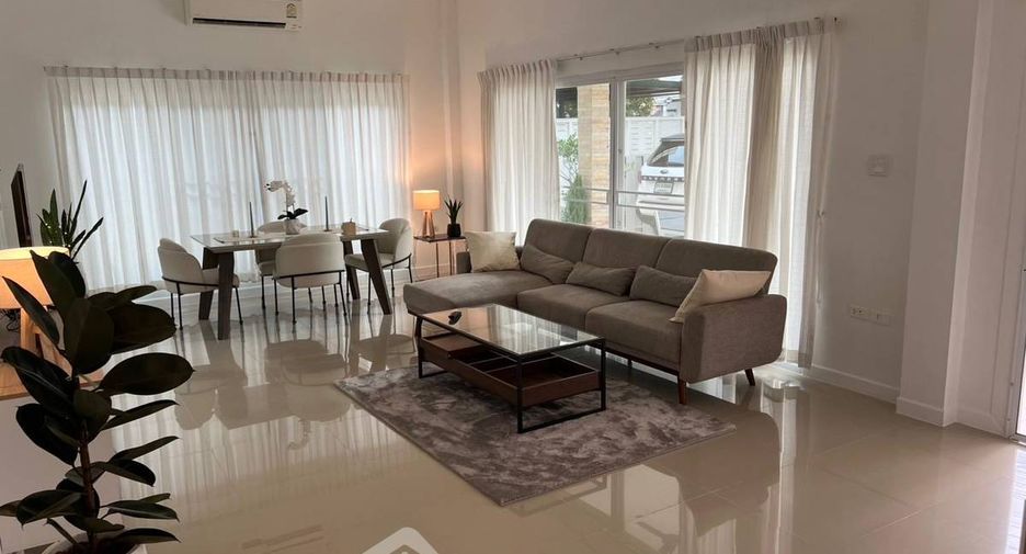 À louer et à vendre 3 chambres villa à Bang Lamung, Chonburi