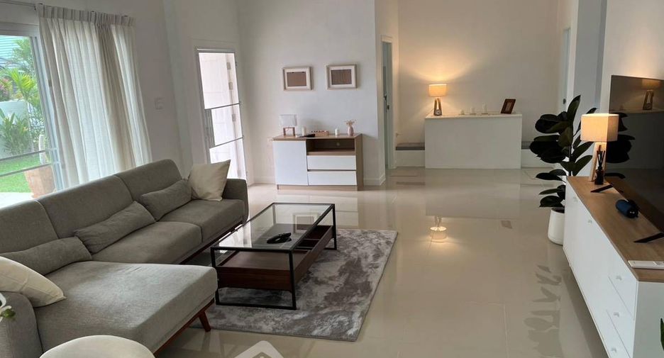 À louer et à vendre 3 chambres villa à Bang Lamung, Chonburi