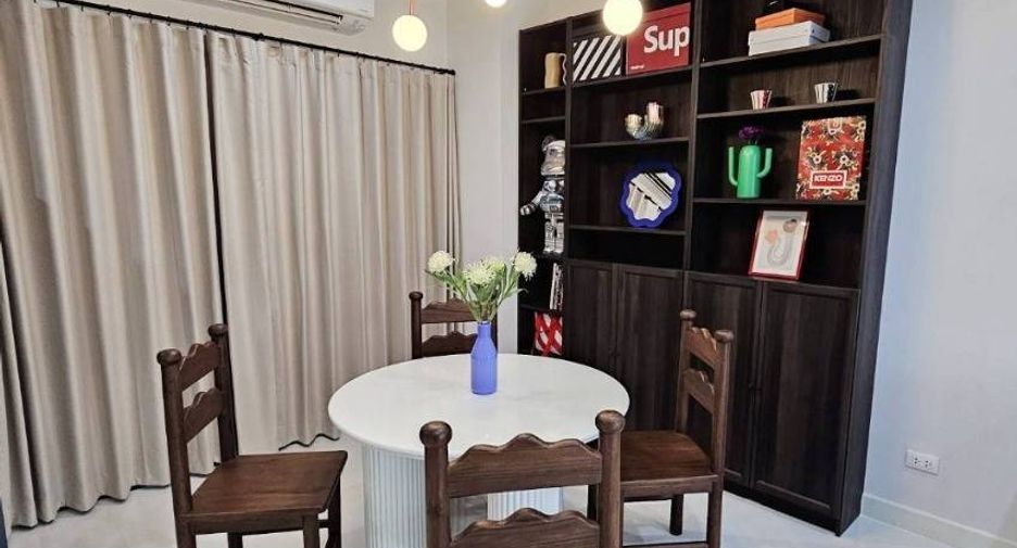 For rent and for sale 4 bedrooms townhouse in Saphan Sung, Bangkok
