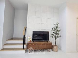 For rent and for sale 4 bedrooms townhouse in Saphan Sung, Bangkok