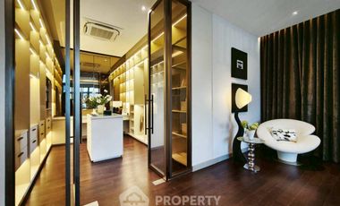 For sale 6 bedrooms house in Thawi Watthana, Bangkok