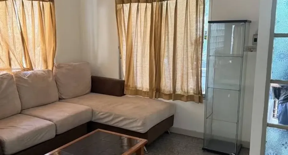 For rent 4 bedrooms townhouse in Bang Khae, Bangkok