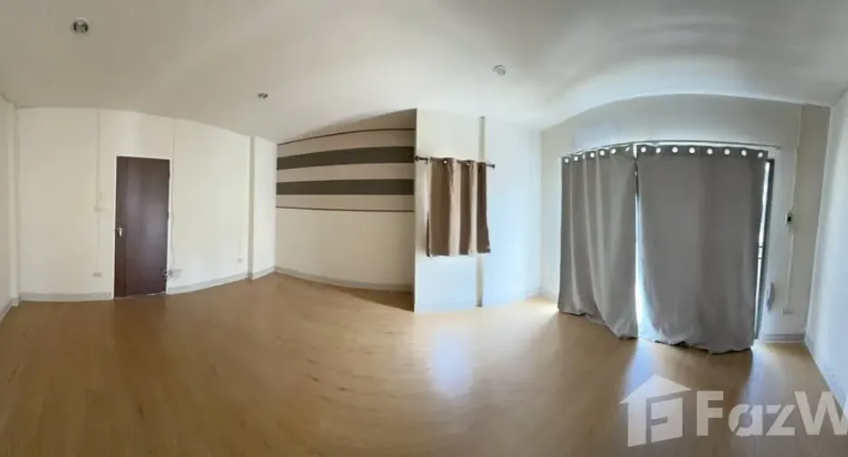 For rent 4 bedrooms townhouse in Bang Khae, Bangkok