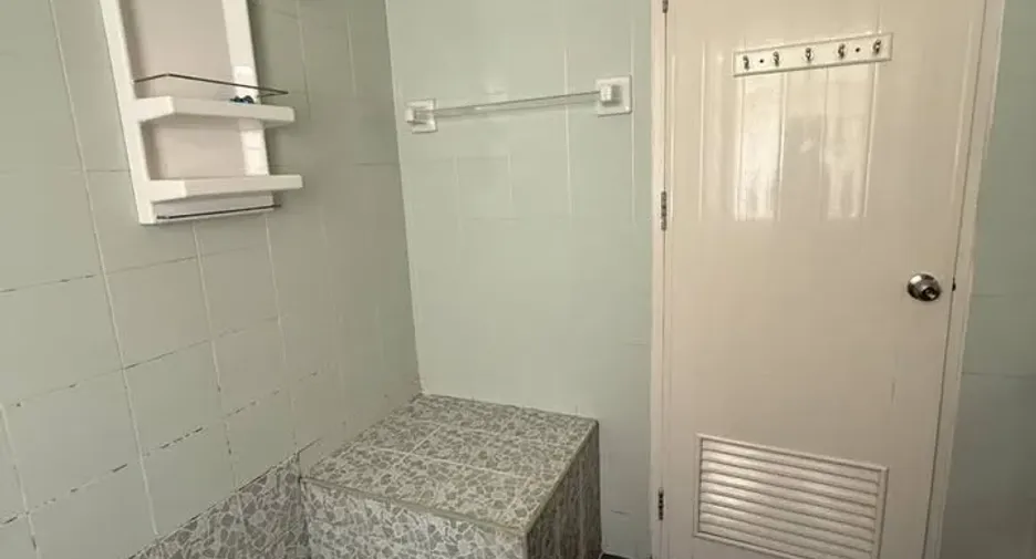 For rent 4 bedrooms townhouse in Bang Khae, Bangkok