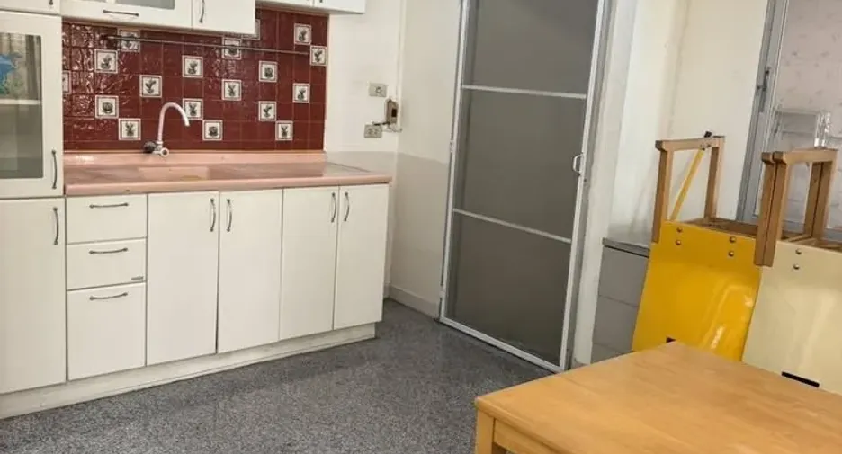 For rent 4 bedrooms townhouse in Bang Khae, Bangkok