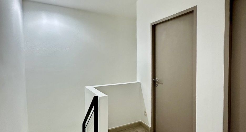 À vendre 2 chambres condo à Phra Khanong, Bangkok