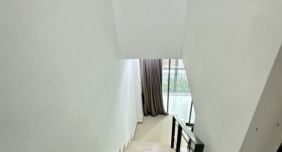 À vendre 2 chambres condo à Phra Khanong, Bangkok