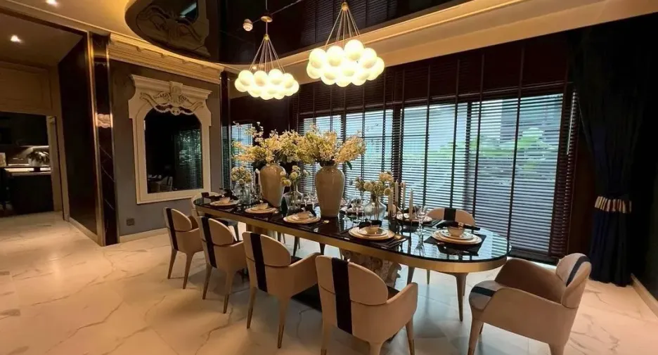 Casa en venta y en alquiler de 5 habitaciones en Taling Chan, Bangkok