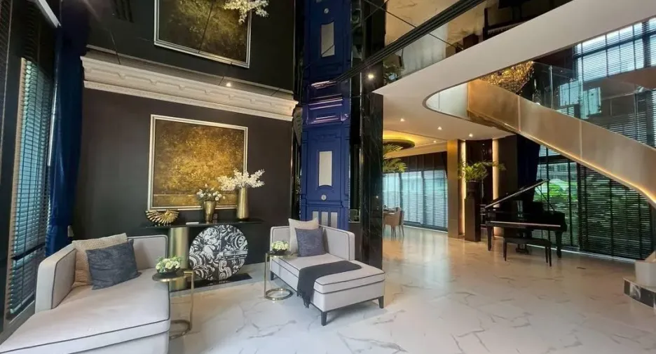 Casa en venta y en alquiler de 5 habitaciones en Taling Chan, Bangkok