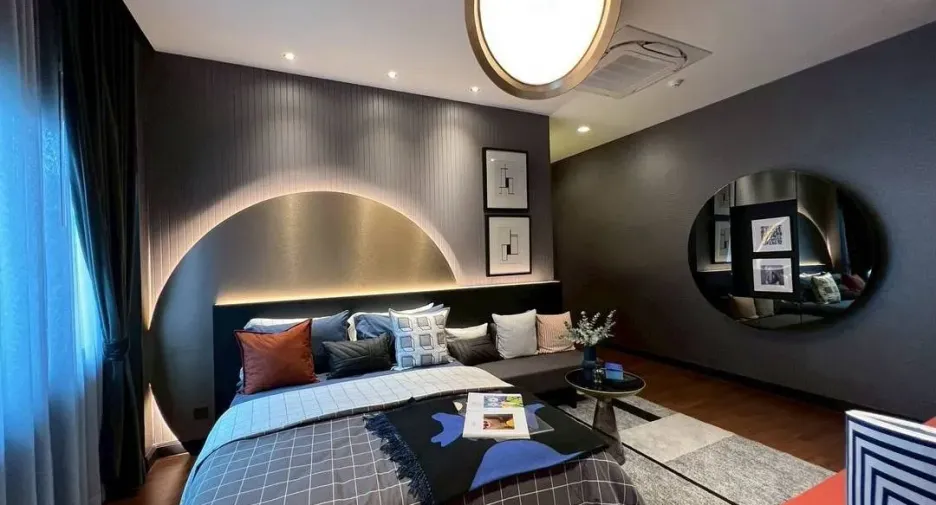 Casa en venta y en alquiler de 5 habitaciones en Taling Chan, Bangkok