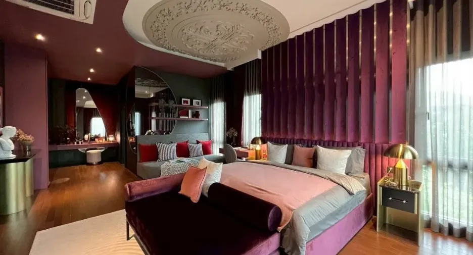 Casa en venta y en alquiler de 5 habitaciones en Taling Chan, Bangkok