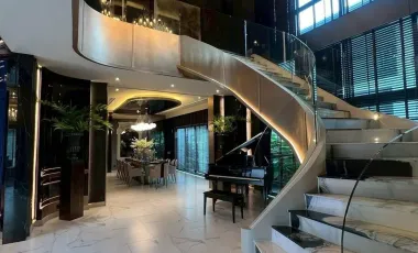 Casa en venta y en alquiler de 5 habitaciones en Taling Chan, Bangkok