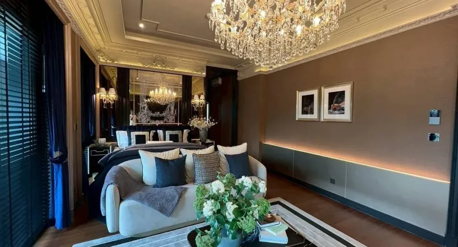 Casa en venta y en alquiler de 5 habitaciones en Taling Chan, Bangkok