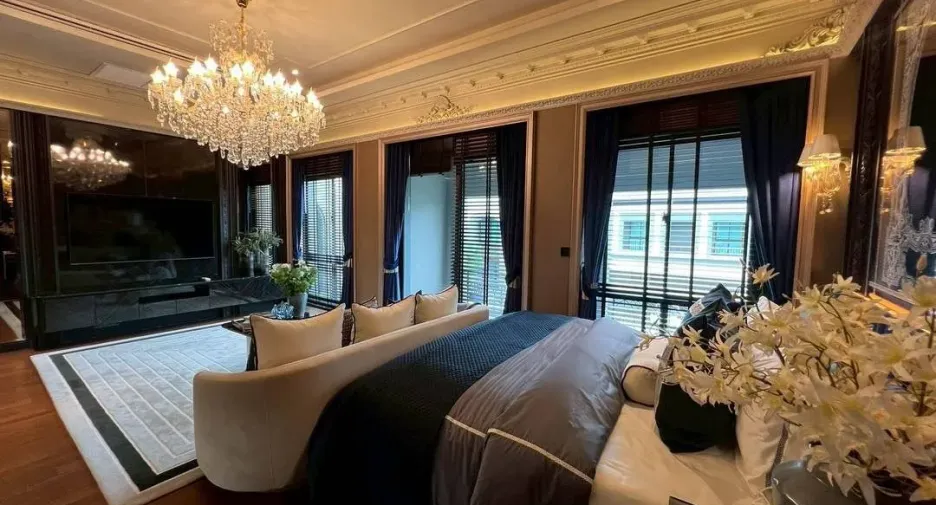 Casa en venta y en alquiler de 5 habitaciones en Taling Chan, Bangkok
