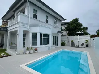 À louer 3 chambres villa à Mueang Phuket, Phuket