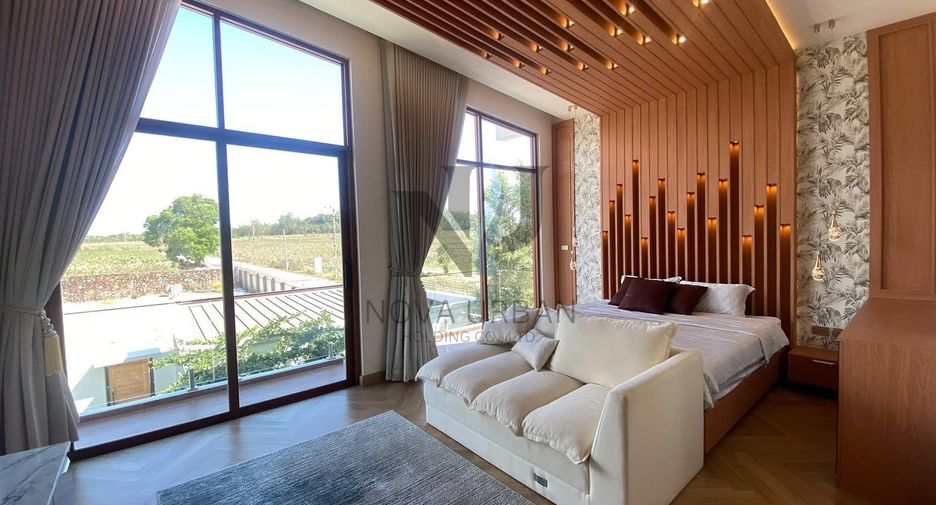 For sale 5 ベッドルーム villa in Bang Lamung, Chonburi