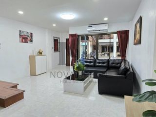 Reihenhaus zur Miete mit 4 Zimmer in Bang Lamung, Chonburi