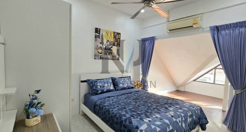 Reihenhaus zur Miete mit 4 Zimmer in Bang Lamung, Chonburi