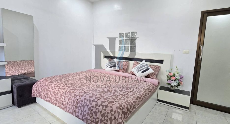 Reihenhaus zur Miete mit 4 Zimmer in Bang Lamung, Chonburi