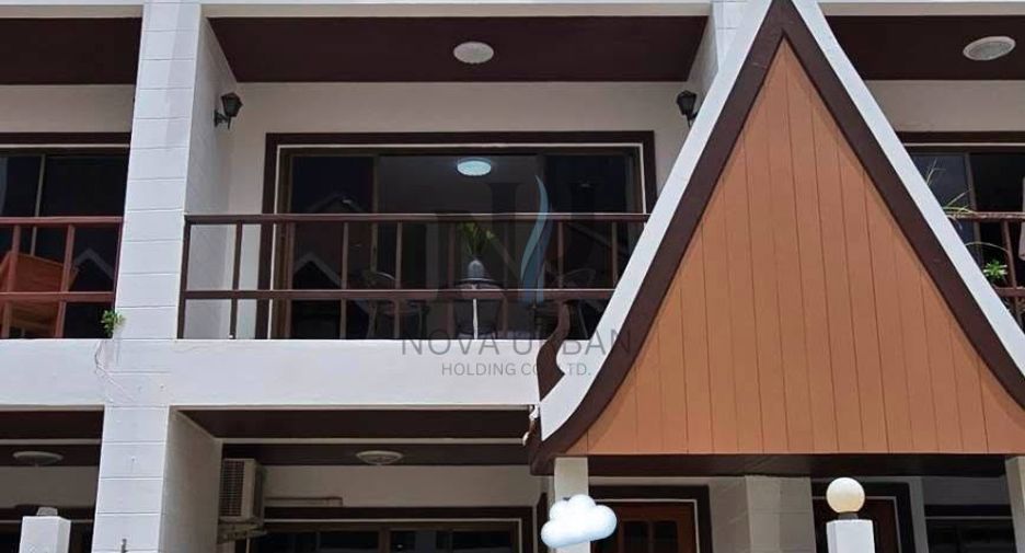 Reihenhaus zur Miete mit 4 Zimmer in Bang Lamung, Chonburi