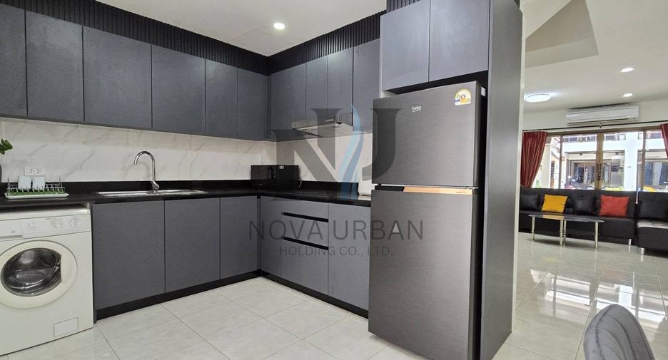 Reihenhaus zur Miete mit 4 Zimmer in Bang Lamung, Chonburi
