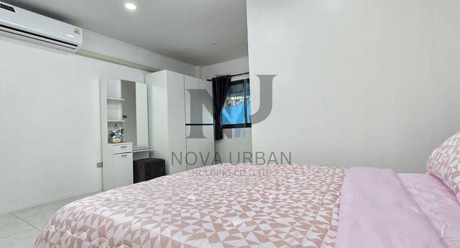 Reihenhaus zur Miete mit 4 Zimmer in Bang Lamung, Chonburi