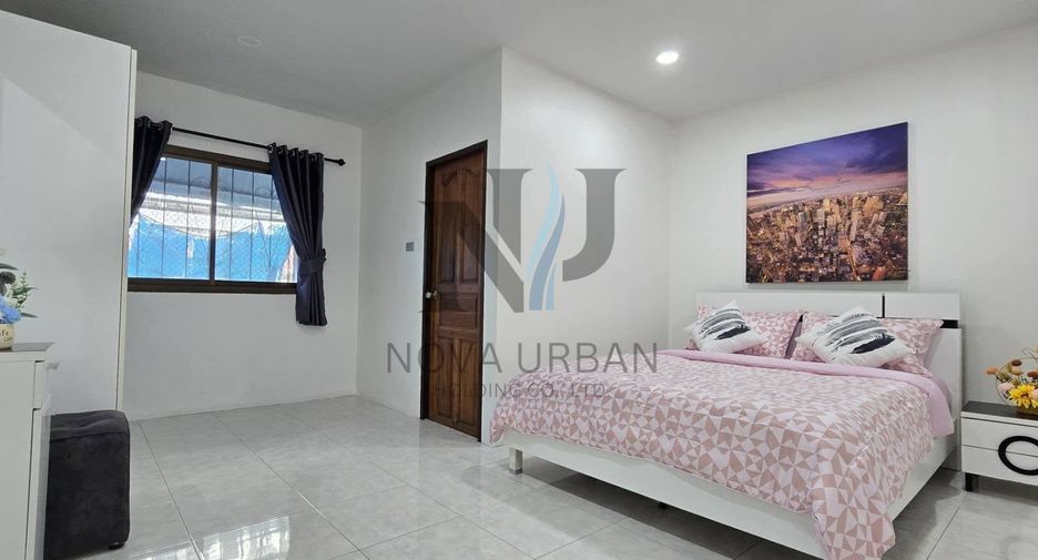 Reihenhaus zur Miete mit 4 Zimmer in Bang Lamung, Chonburi