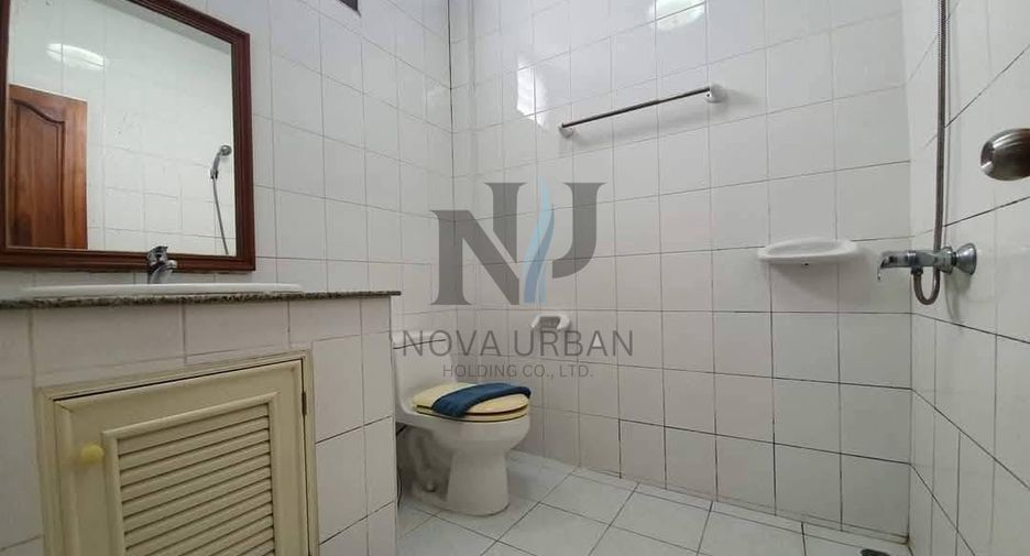 Reihenhaus zur Miete mit 4 Zimmer in Bang Lamung, Chonburi