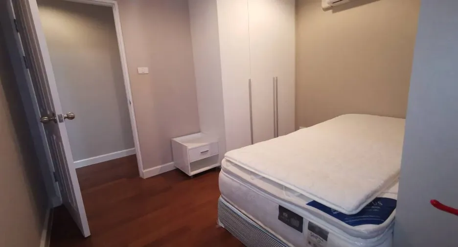 Condo en alquiler de 3 habitaciones en Huai Khwang, Bangkok