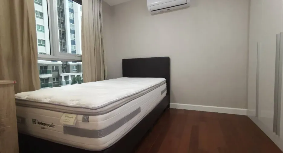 Condo en alquiler de 3 habitaciones en Huai Khwang, Bangkok