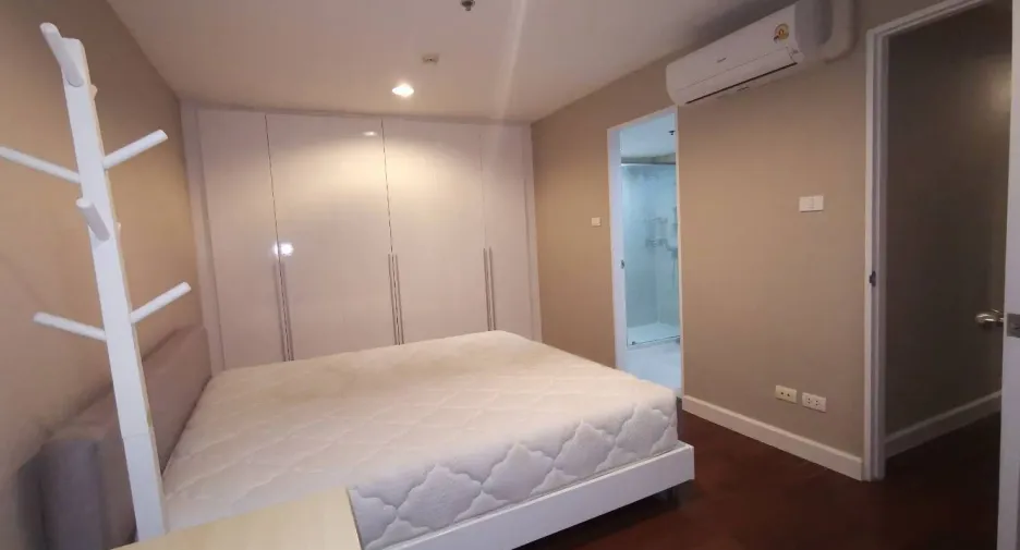 Condo en alquiler de 3 habitaciones en Huai Khwang, Bangkok