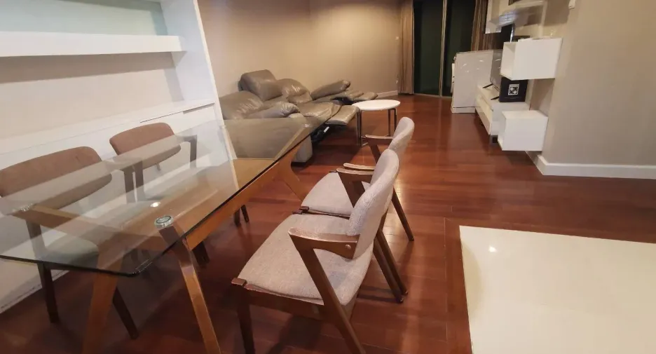 Condo en alquiler de 3 habitaciones en Huai Khwang, Bangkok