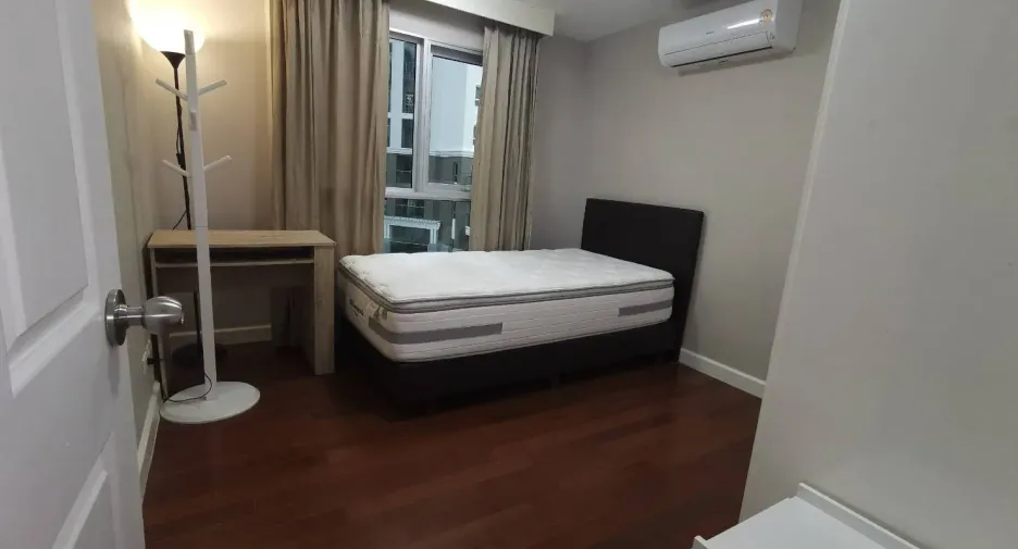Condo en alquiler de 3 habitaciones en Huai Khwang, Bangkok