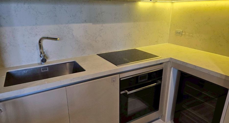For sale 2 bedrooms condo in Khlong Toei, Bangkok