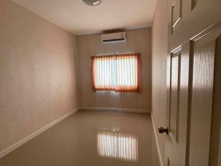 For rent 4 bedrooms townhouse in Khlong Sam Wa, Bangkok