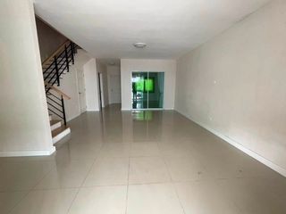 For rent 4 bedrooms townhouse in Khlong Sam Wa, Bangkok