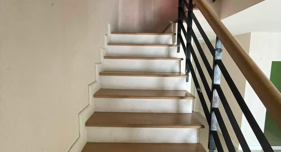 For rent 4 bedrooms townhouse in Khlong Sam Wa, Bangkok