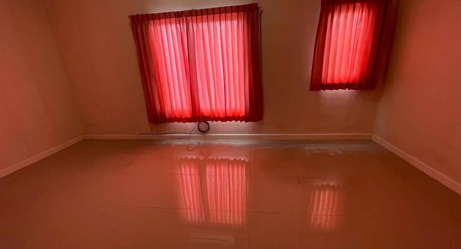 For rent 4 bedrooms townhouse in Khlong Sam Wa, Bangkok