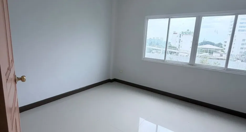 À vendre 4 chambres local commercial à Hua Hin, Prachuap Khiri Khan