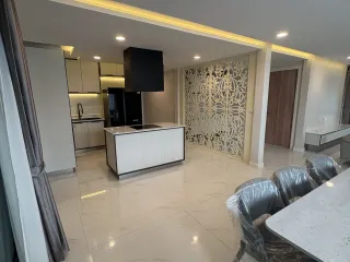 Casa adosada en alquiler de 4 habitaciones en Watthana, Bangkok