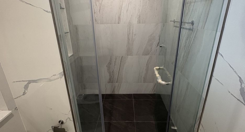 For rent 3 bedrooms townhouse in Watthana, Bangkok