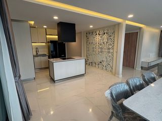 For rent 4 bedrooms townhouse in Watthana, Bangkok