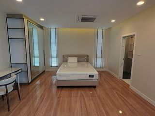 For rent 4 bedrooms townhouse in Watthana, Bangkok