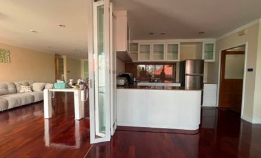 For rent 3 bedrooms condo in Phaya Thai, Bangkok