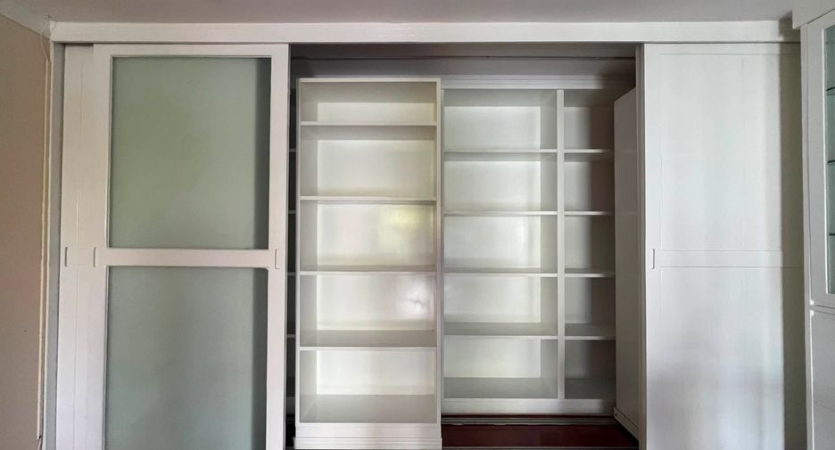 For rent 3 bedrooms condo in Phaya Thai, Bangkok