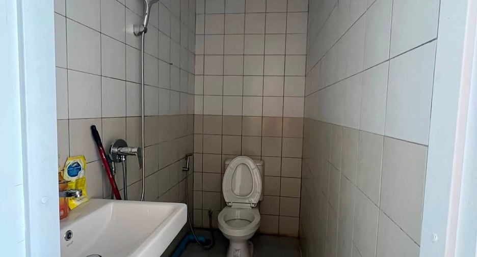 For rent 3 bedrooms condo in Phaya Thai, Bangkok