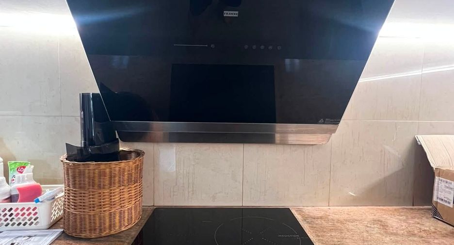 For rent 3 bedrooms condo in Phaya Thai, Bangkok