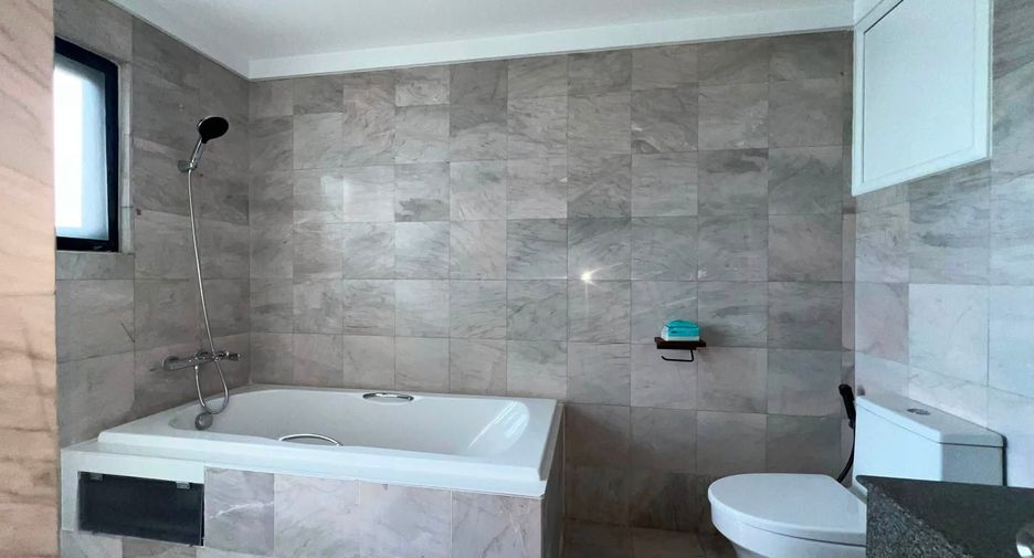 For rent 3 bedrooms condo in Phaya Thai, Bangkok